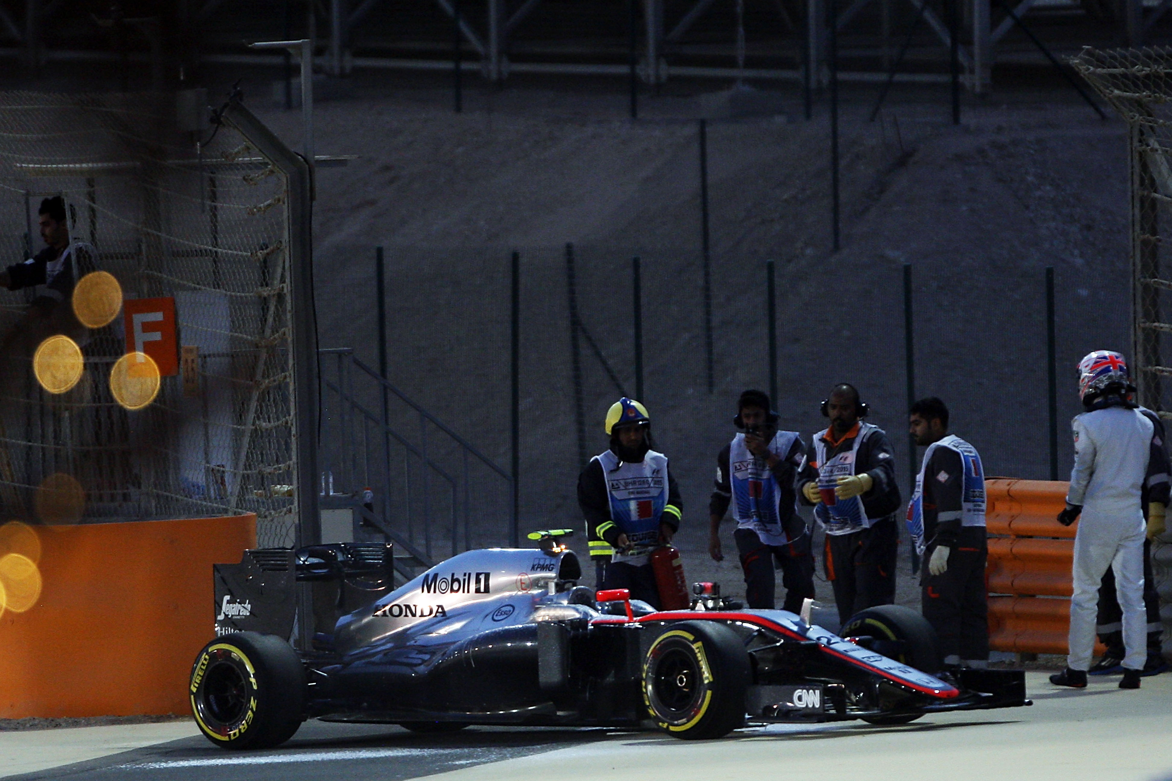 Jenson Button stops McLaren-Honda Bahrain Grand Prix 2015